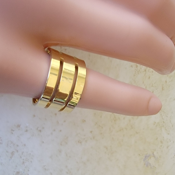 Wide ring - Picture 2 of 2